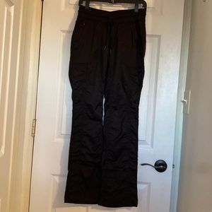 The North Face NWT Women’s Drawstring Pants. Black. Size S.